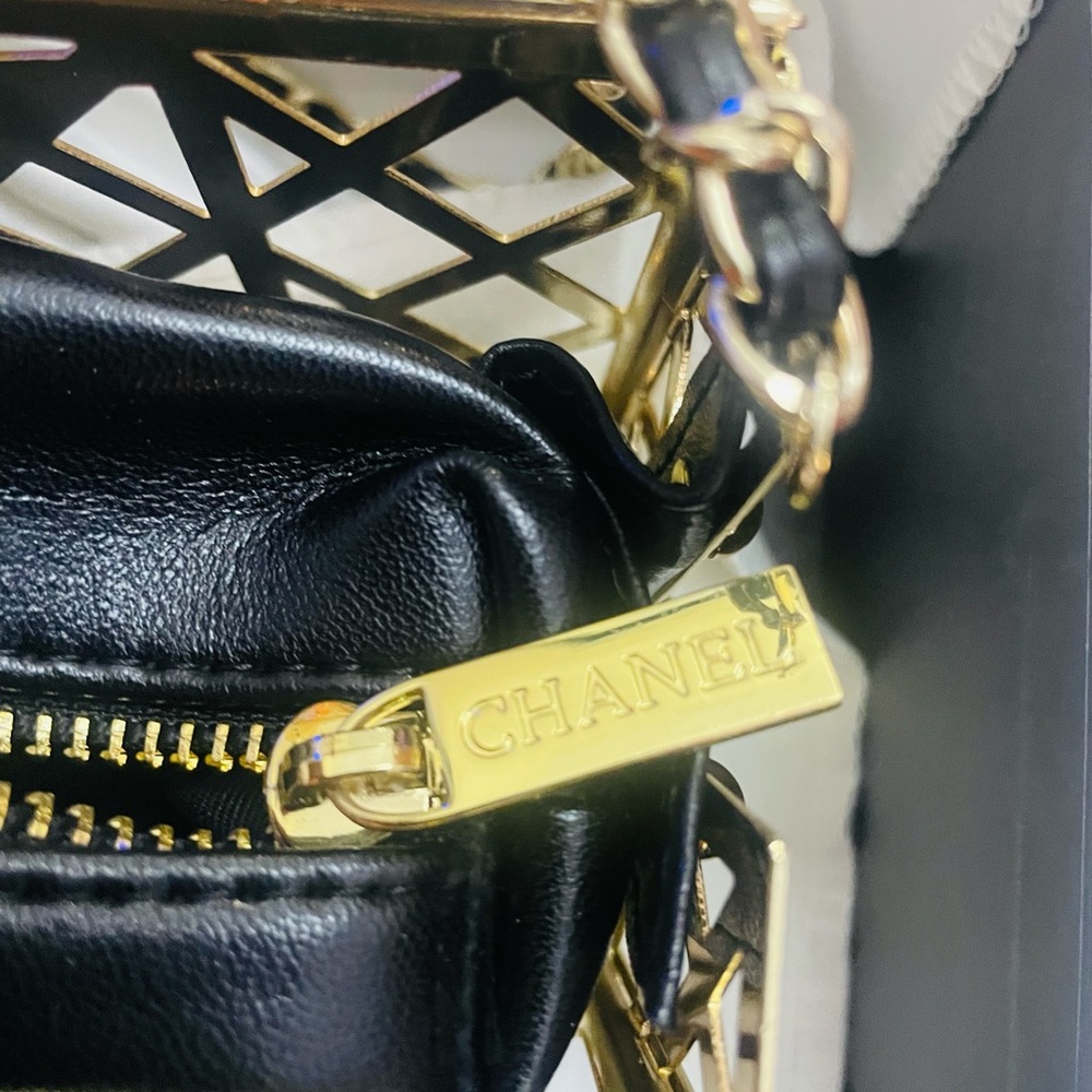🖤💛 Chanel Black and Gold metal cage Crossbody Bag - Picture 9 of 15